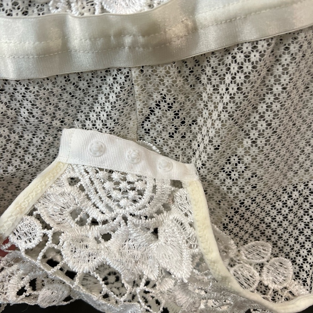 Frederick's of Hollywood Lace Chemise in Cream - Picture 4 of 6